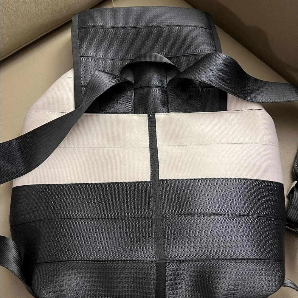 Harveys medium BERKLEY backpack no HANGTAG ERA root beer liner - Picture 2 of 3